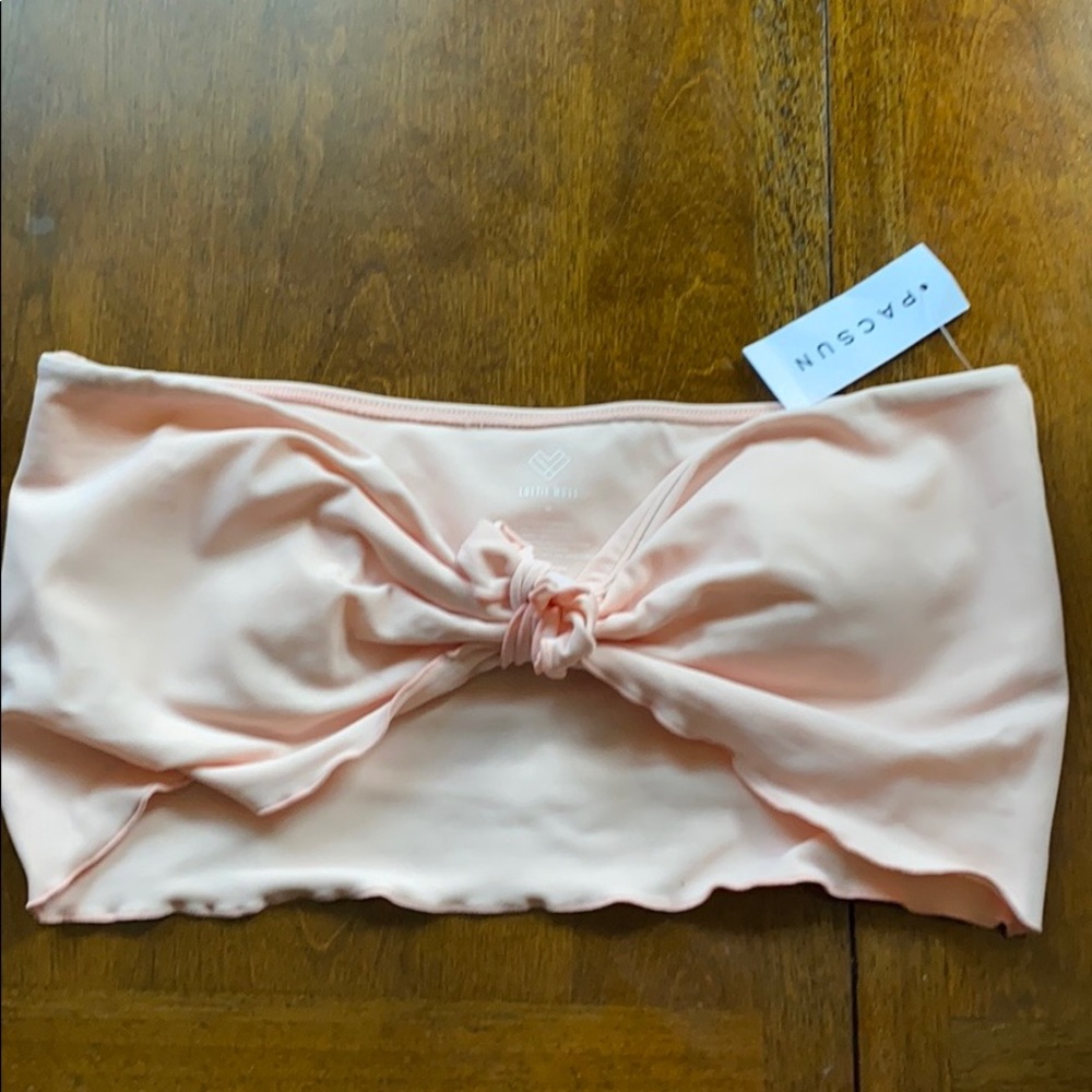 ✨Ruffle scallop shell bathing suit top✨